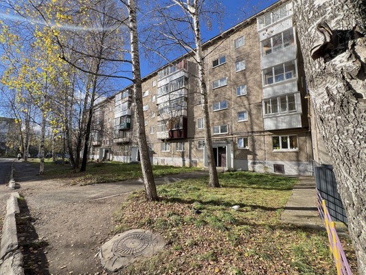 Продам трехкомнатную (3-комн.) квартиру, Зари ул, 48, Нижний Тагил г