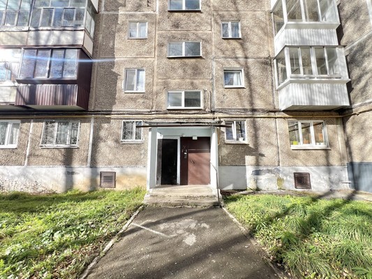 Продам трехкомнатную (3-комн.) квартиру, Зари ул, 48, Нижний Тагил г