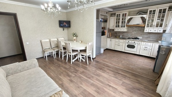Продам трехкомнатную (3-комн.) квартиру, 1 мкр, 47, Кропоткин г