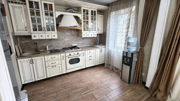 Продам трехкомнатную (3-комн.) квартиру, 1 мкр, 47, Кропоткин г