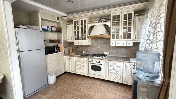 Продам трехкомнатную (3-комн.) квартиру, 1 мкр, 47, Кропоткин г