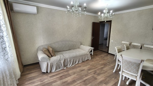 Продам трехкомнатную (3-комн.) квартиру, 1 мкр, 47, Кропоткин г