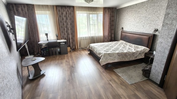 Продам трехкомнатную (3-комн.) квартиру, 1 мкр, 47, Кропоткин г