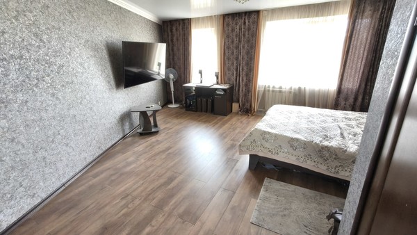 Продам трехкомнатную (3-комн.) квартиру, 1 мкр, 47, Кропоткин г