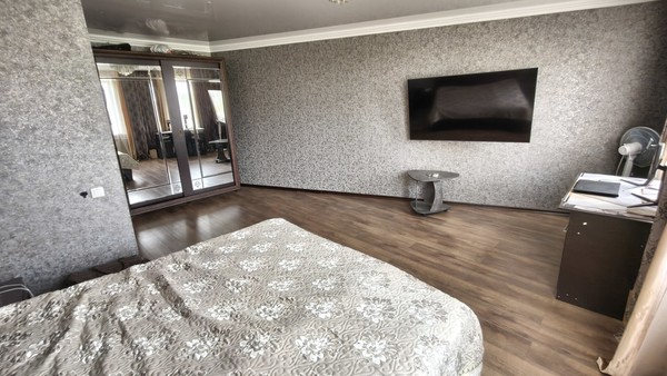 Продам трехкомнатную (3-комн.) квартиру, 1 мкр, 47, Кропоткин г