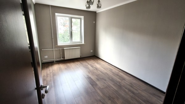 Продам трехкомнатную (3-комн.) квартиру, 1 мкр, 47, Кропоткин г