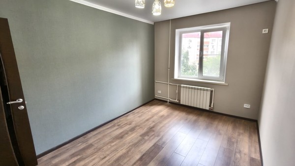 Продам трехкомнатную (3-комн.) квартиру, 1 мкр, 47, Кропоткин г