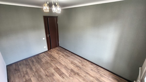Продам трехкомнатную (3-комн.) квартиру, 1 мкр, 47, Кропоткин г
