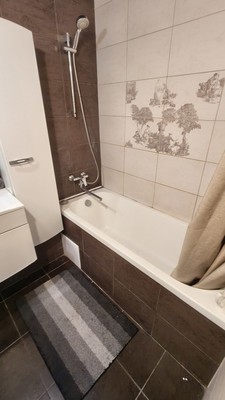 Продам трехкомнатную (3-комн.) квартиру, 1 мкр, 47, Кропоткин г