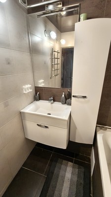 Продам трехкомнатную (3-комн.) квартиру, 1 мкр, 47, Кропоткин г