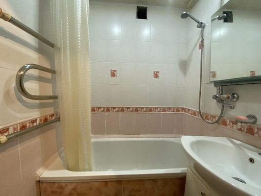 Продам двухкомнатную (2-комн.) квартиру, Московская ул, 185, Тихорецк г