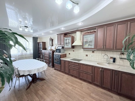 Продам трехкомнатную (3-комн.) квартиру, Калинина ул, 60, Казань г