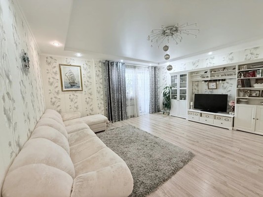 Продам трехкомнатную (3-комн.) квартиру, Калинина ул, 60, Казань г