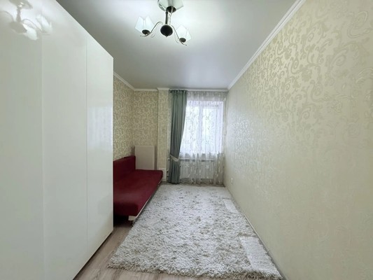 Продам трехкомнатную (3-комн.) квартиру, Калинина ул, 60, Казань г