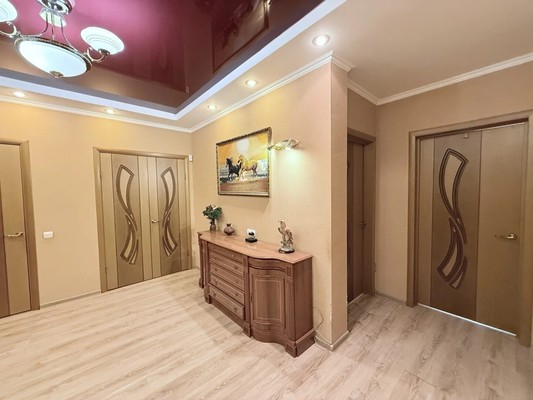 Продам трехкомнатную (3-комн.) квартиру, Калинина ул, 60, Казань г