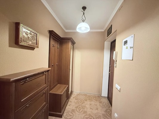 Продам трехкомнатную (3-комн.) квартиру, Калинина ул, 60, Казань г