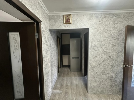 Продам трехкомнатную (3-комн.) квартиру, Алексеева ул, 50, Новороссийск г