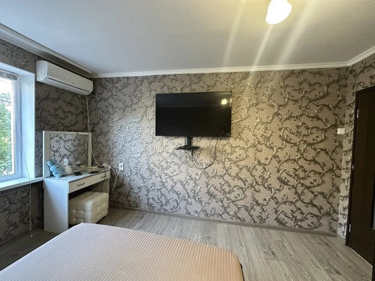Продам трехкомнатную (3-комн.) квартиру, Алексеева ул, 50, Новороссийск г