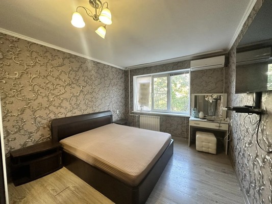 Продам трехкомнатную (3-комн.) квартиру, Алексеева ул, 50, Новороссийск г