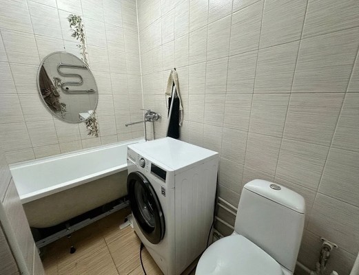 Продам трехкомнатную (3-комн.) квартиру, Алексеева ул, 50, Новороссийск г