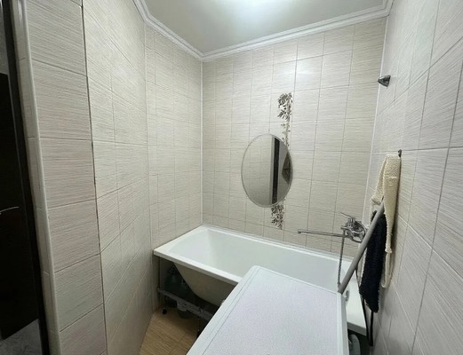 Продам трехкомнатную (3-комн.) квартиру, Алексеева ул, 50, Новороссийск г