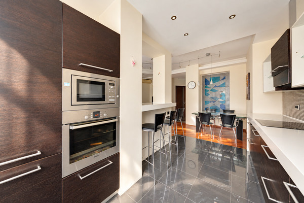 Продам трехкомнатную (3-комн.) квартиру, Ландышевая ул, 12к1, Москва г