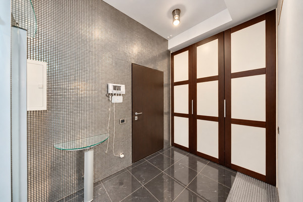 Продам трехкомнатную (3-комн.) квартиру, Ландышевая ул, 12к1, Москва г