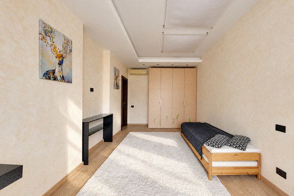 Продам трехкомнатную (3-комн.) квартиру, Ландышевая ул, 12к1, Москва г