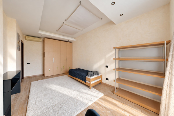 Продам трехкомнатную (3-комн.) квартиру, Ландышевая ул, 12к1, Москва г