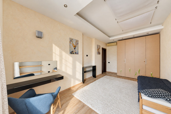 Продам трехкомнатную (3-комн.) квартиру, Ландышевая ул, 12к1, Москва г