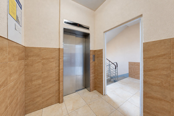 Продам трехкомнатную (3-комн.) квартиру, Ландышевая ул, 12к1, Москва г