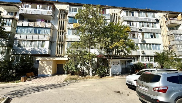 Продам трехкомнатную (3-комн.) квартиру, Фрунзе ул, 46, Бахчисарай г