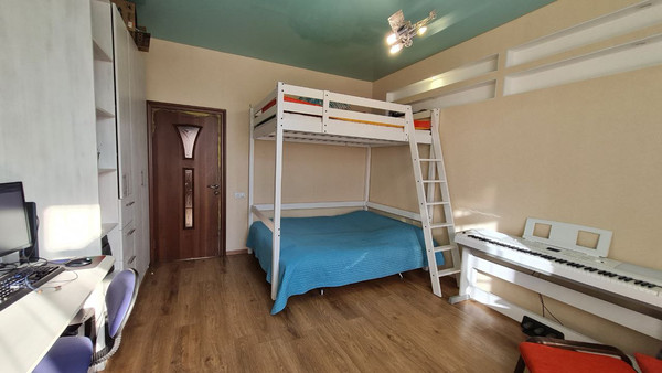 Продам трехкомнатную (3-комн.) квартиру, Ямская ул, 10, Ханты-Мансийск г