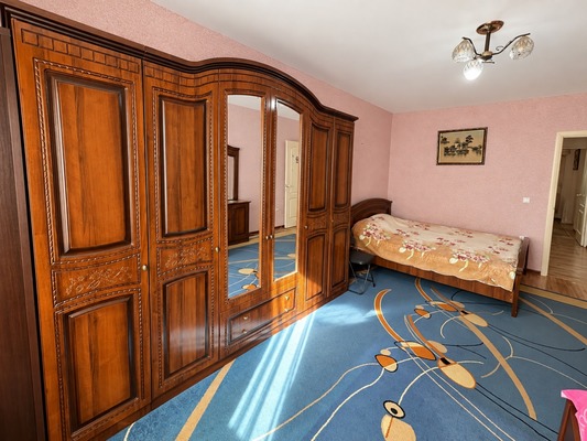 Продам трехкомнатную (3-комн.) квартиру, им. Героя Яцкова И.В. ул, 28, Краснодар г