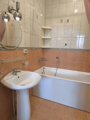 Продам двухкомнатную (2-комн.) квартиру, Бамбуковая (Центральный р-н) ул, 42а, Сочи г