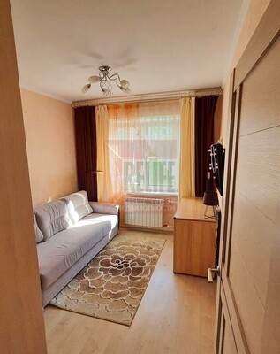 Продам трехкомнатную (3-комн.) квартиру, Зеленая ул, 74, Калининград г