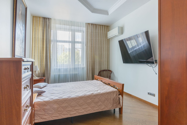 Продам трехкомнатную (3-комн.) квартиру, Пудовкина ул, 7, Москва г