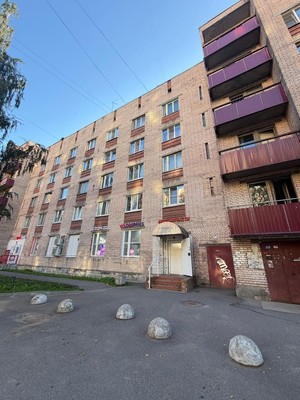 Продам комнату в 4-комн. квартире, Загородная ул, 48к2, Колпино г