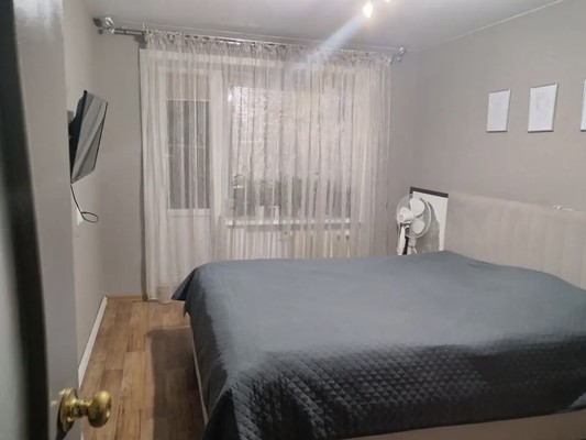 Продам двухкомнатную (2-комн.) квартиру, 4 мкр, 19, Элиста г