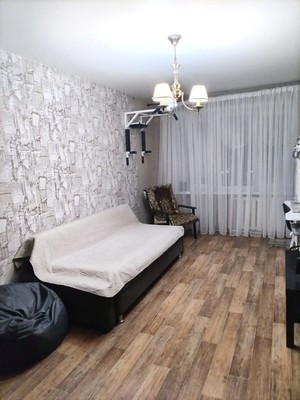 Продам двухкомнатную (2-комн.) квартиру, 4 мкр, 19, Элиста г