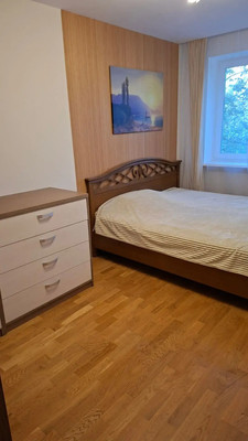 Продам трехкомнатную (3-комн.) квартиру, Ростовская ул, 6, Симферополь г