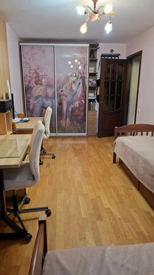 Продам трехкомнатную (3-комн.) квартиру, Ростовская ул, 6, Симферополь г