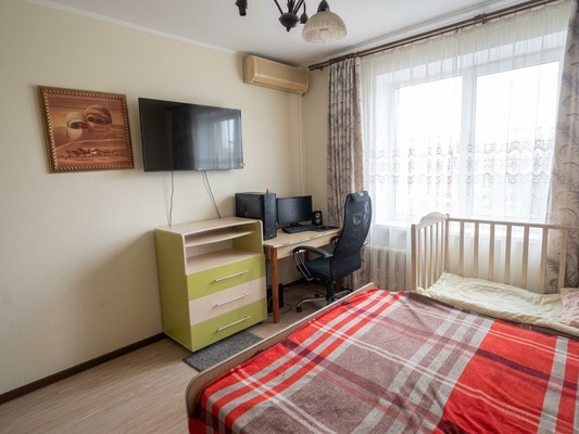 Продам двухкомнатную (2-комн.) квартиру, М.Горького ул, 155, Волгодонск г