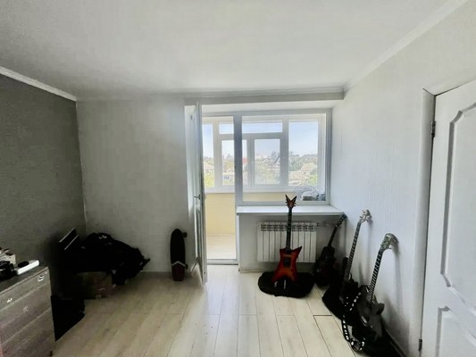 Продам двухкомнатную (2-комн.) квартиру, Ларионова ул, 44, Симферополь г