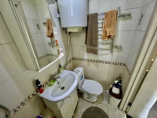 Продам двухкомнатную (2-комн.) квартиру, Ларионова ул, 44, Симферополь г