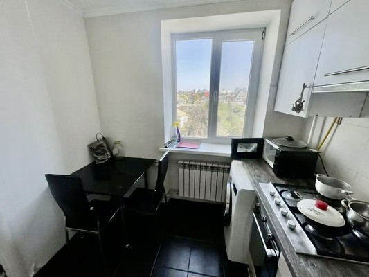 Продам двухкомнатную (2-комн.) квартиру, Ларионова ул, 44, Симферополь г