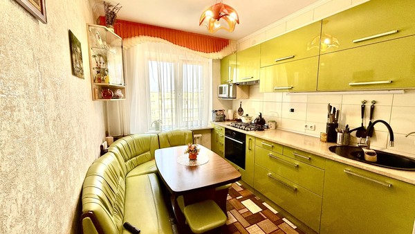 Продам трехкомнатную (3-комн.) квартиру, Лермонтова ул, 18, Симферополь г