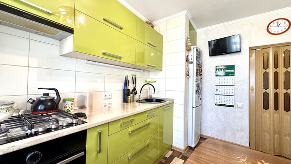 Продам трехкомнатную (3-комн.) квартиру, Лермонтова ул, 18, Симферополь г