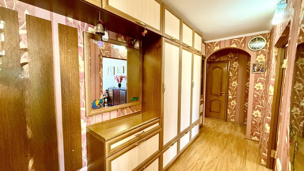 Продам трехкомнатную (3-комн.) квартиру, Лермонтова ул, 18, Симферополь г