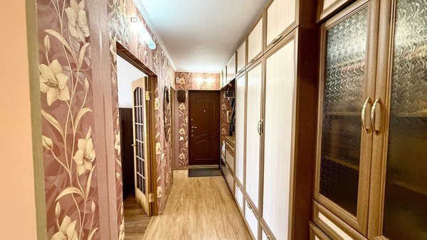 Продам трехкомнатную (3-комн.) квартиру, Лермонтова ул, 18, Симферополь г